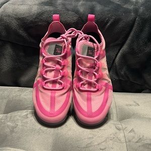women’s vapor max sneakers